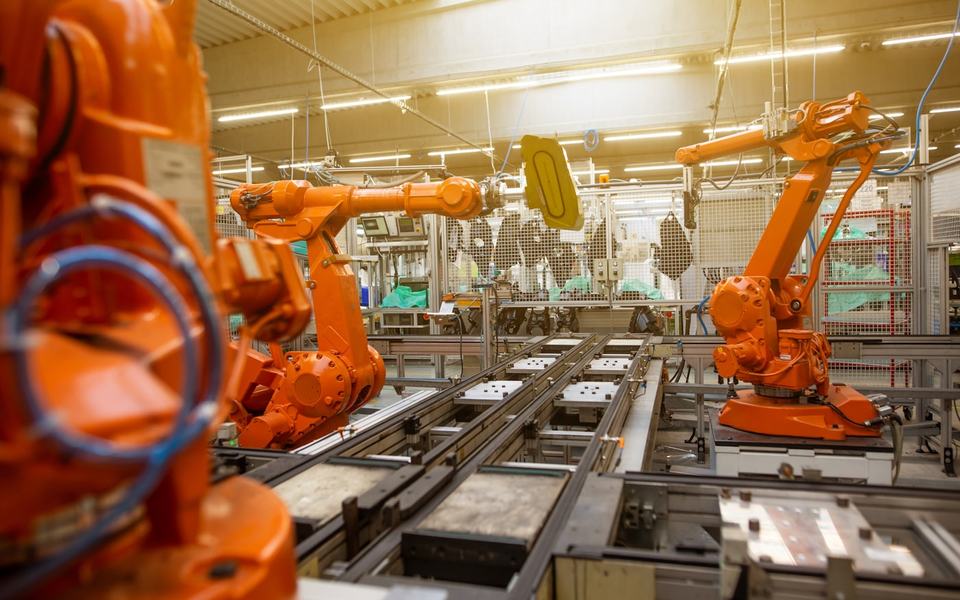 Beyaz servis robotu — otomasyon sistemleri